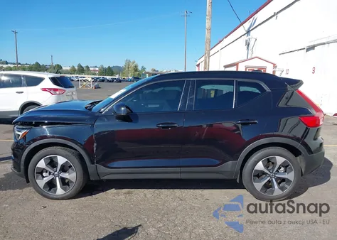 2024 Volvo Xc40 B5 Plus Dark Theme z USA, uszkodzony, nr VIN YV4L12ULXR2326994